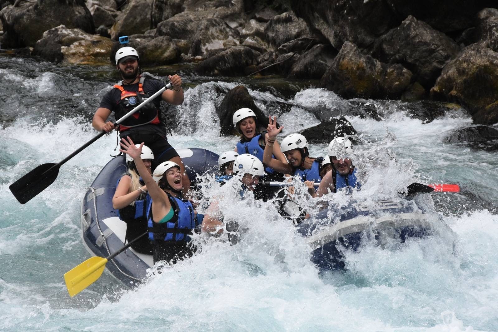 Radost i adrenalin na rafting spustu rijekom